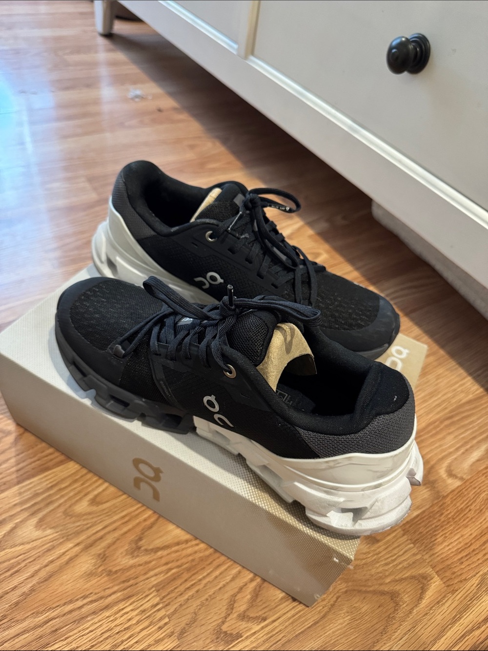 On Running Men's Black and White Trainers with Gold Tongue Accent